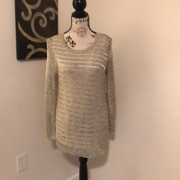 Pull over sweater in gold - Picture 2 of 6